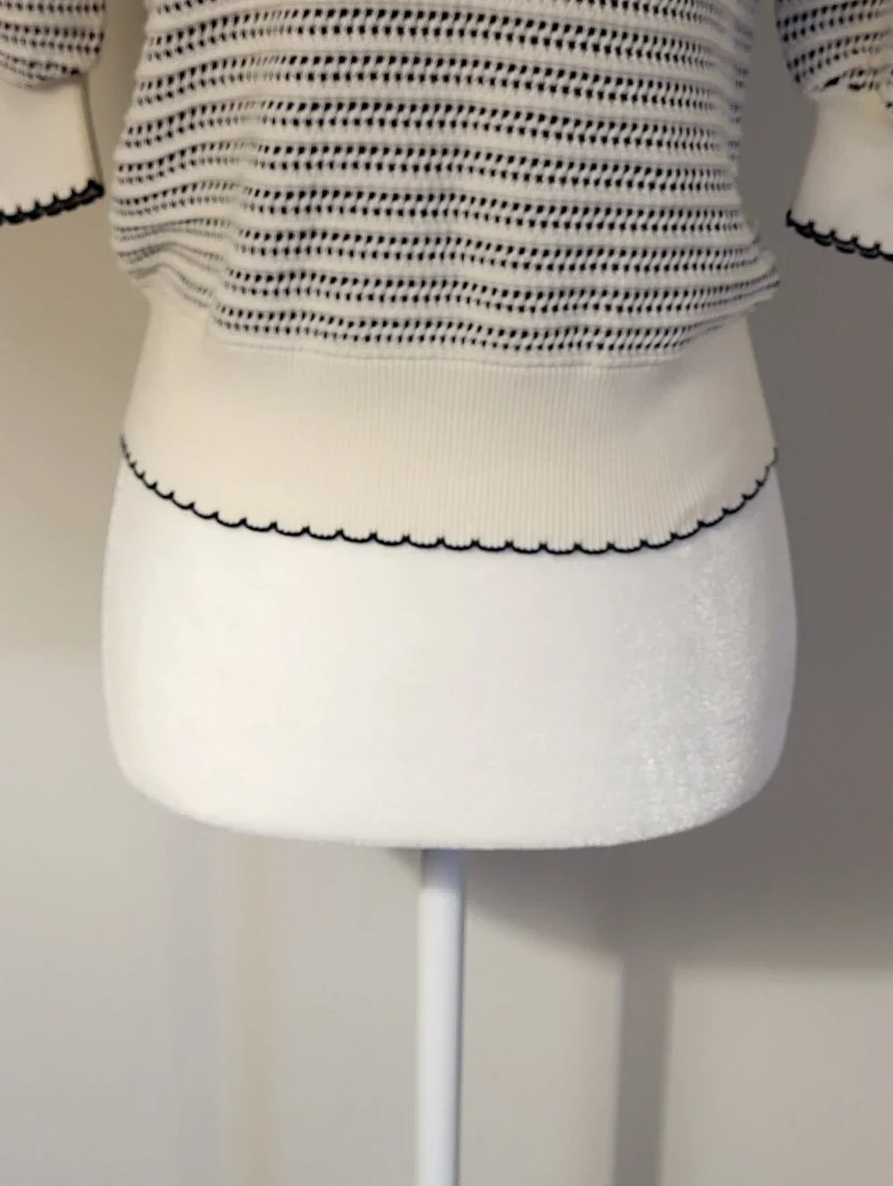 Kate Spade Scallop Edge Striped Puff Sleeve Sweater XS Preppy Black White